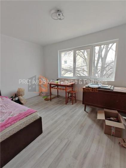 Apartament 3 camere cf 1 semidecomandat zona Micro 3 - 3