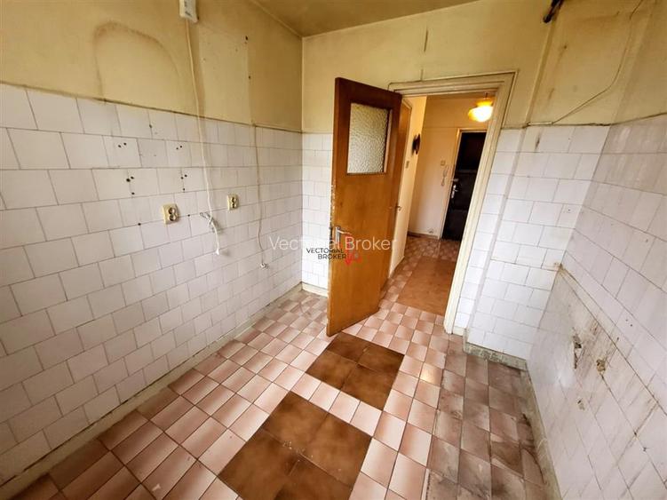 APARTAMENT 4 CAMERE ETAJ 1 FIX LANGA METROU, SCOALA SI PARC - 12