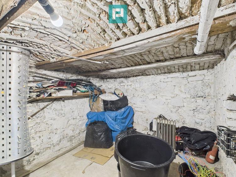 Două case, curte mare, lângă Castelul Corvinilor - 37