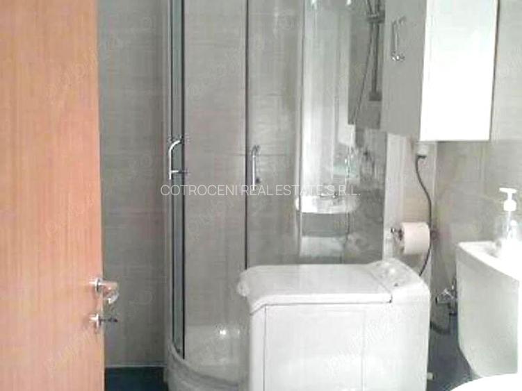 Garsonieră de închiriat în Quadra 2 - 4