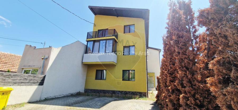 Apartament cu 3 camere, curte și loc de parcare zona Alfa - 12