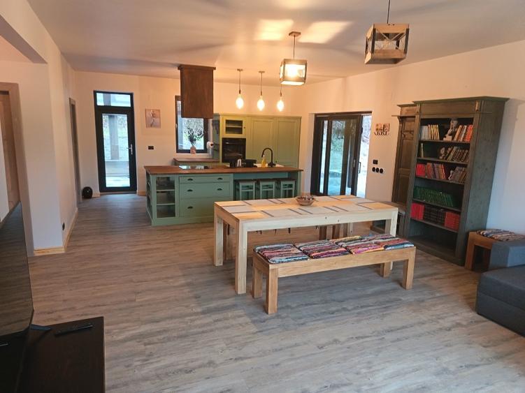 Vila stil norvegian langa Breaza cu teren de 3865mp