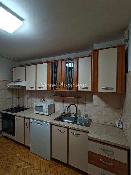 Inchiriez apartament 3 camere, et. 2, centrala proprie,2 bai- Complex Studentesc - 12