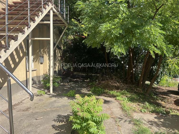 Apartament cu 3 camere  de vanzare  Tg Cucu - Podul de Fier, - 18