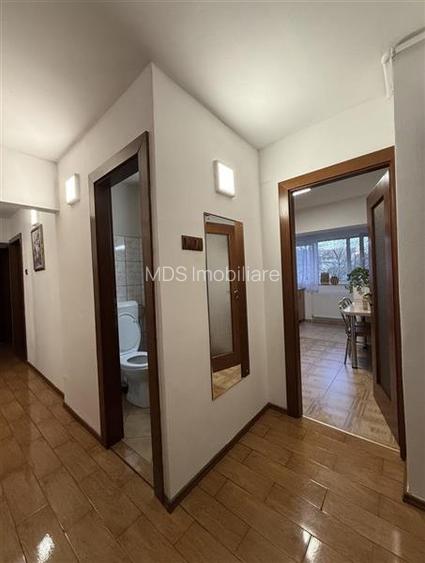 Decomandat cu 2 bai la parter inalt, lingă Piața Verde - 6