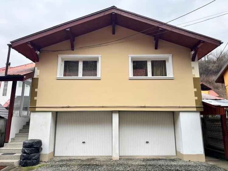 Casă individuală, 101 mp, zonă Centrală - Valea Roșie