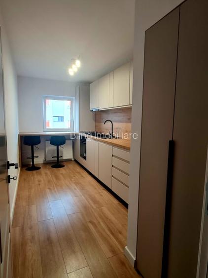 Apartament cu 2 camere decomandat, 51 mp, 2 balcoane, zona Terra - 10