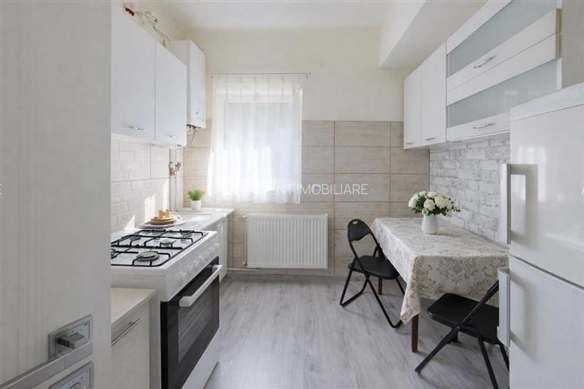 Garsoniera cocheta, renovata, decomandata, mobilata, utilata, Tractorul, Brasov - 2