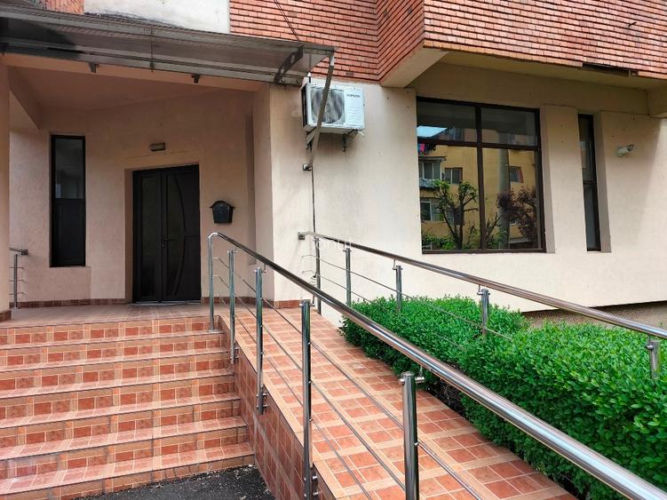 Închiriez  spațiu comercial ultracentral pe o perioadă îndelungată  - 3