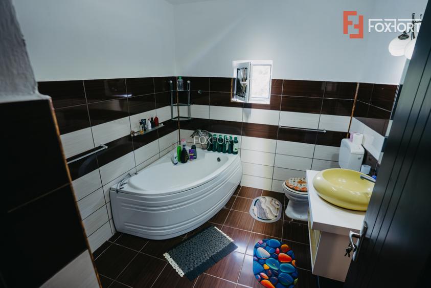Casa individuala cu 8 camere si lac cu pesti, teren 4424 mp - Jebel - 12
