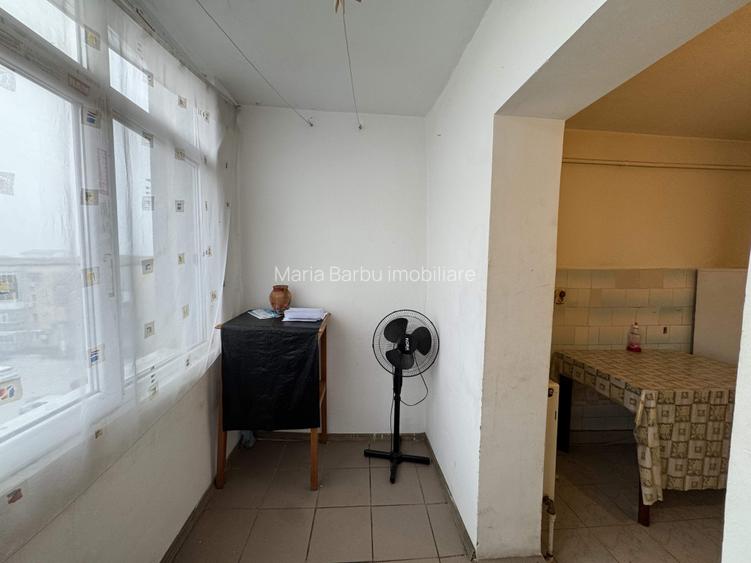 3 cam, 74 mp. decomandat, fara imbunatatiri, et.4, acoperis, Cuza Voda - 13