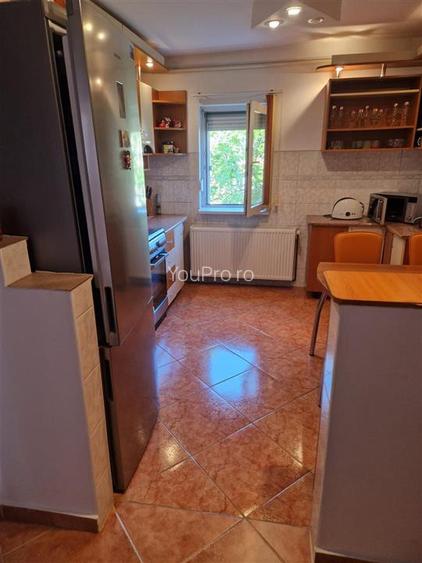 Dambovita 3 camere Decomandat etaj 4 - 2