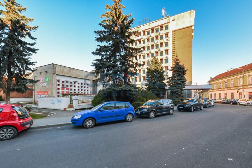 De vanzare Hotel, nefunctional, 70 camere + teren 3590 mp. - 4