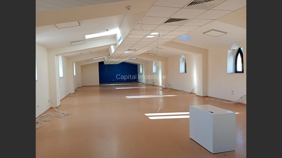 CLADIRE CU ARHITECTURA EMBLEMATICA - FOST SEDIU INTEL - 7