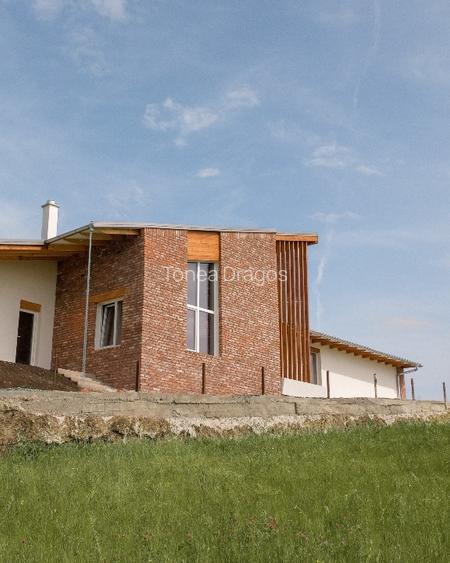 casa semifinisata, cu totul diferita, in varf de deal, de vanzare - 7
