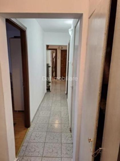 102000 euro -3camere-2bai -69mp- Sebastian - bloc 1982 - 12
