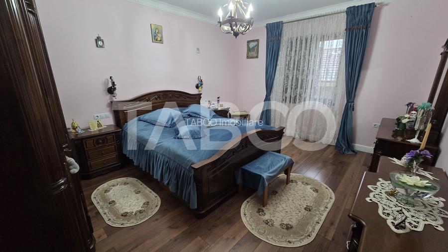Casa individuala de vanzare 10 camere 691mp teren si garaj zona Lupeni - 7