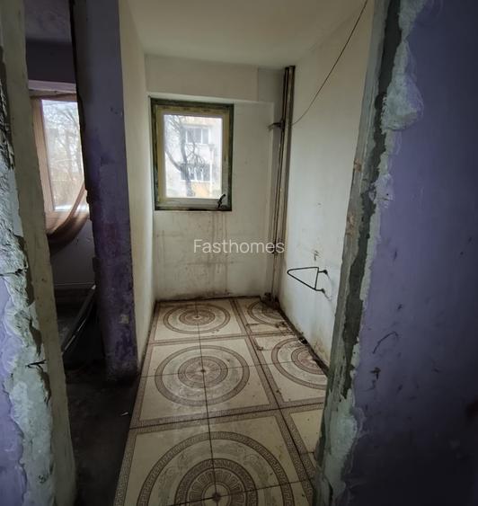 Garsoniera, Piata Delfinului, Dobrina, 30 mp, bloc 1978 - 2