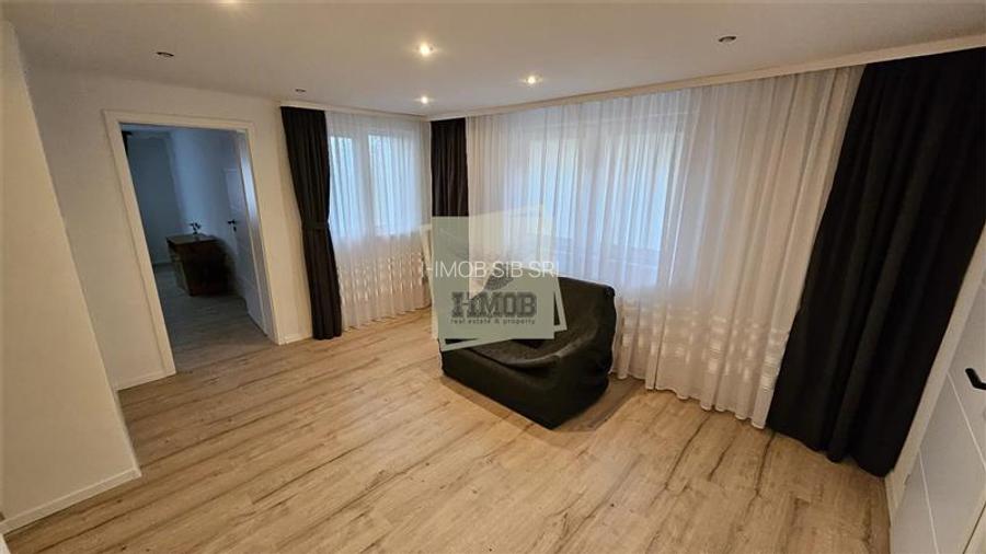 Casa cu 5 camere 2 bai garaj si 460 mp teren in Turnisor - 2