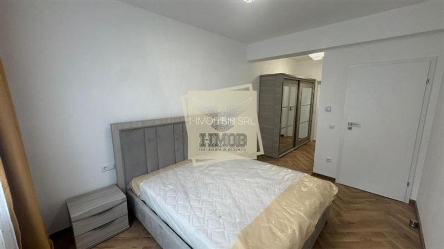 Apartament nou de lux cu 3 camere si garaj zona Centrala - 7