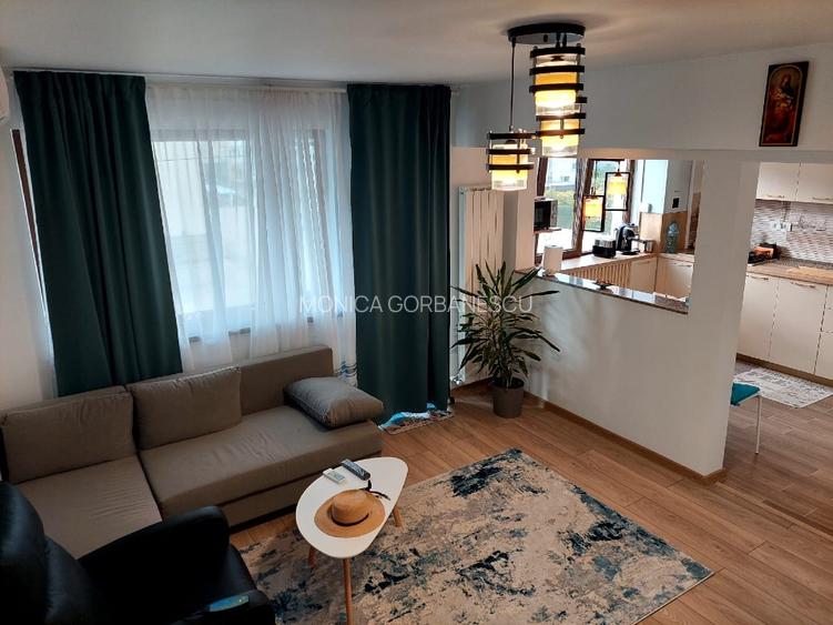 Apartament 2 camere de închiriat – Piața Ovidiu | Vedere spre piață - 3