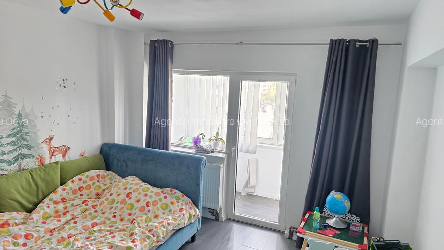 Vand apartament 2 camere decomandat in Deva, Bld. I. Maniu, etaj 3, mobilat - 3