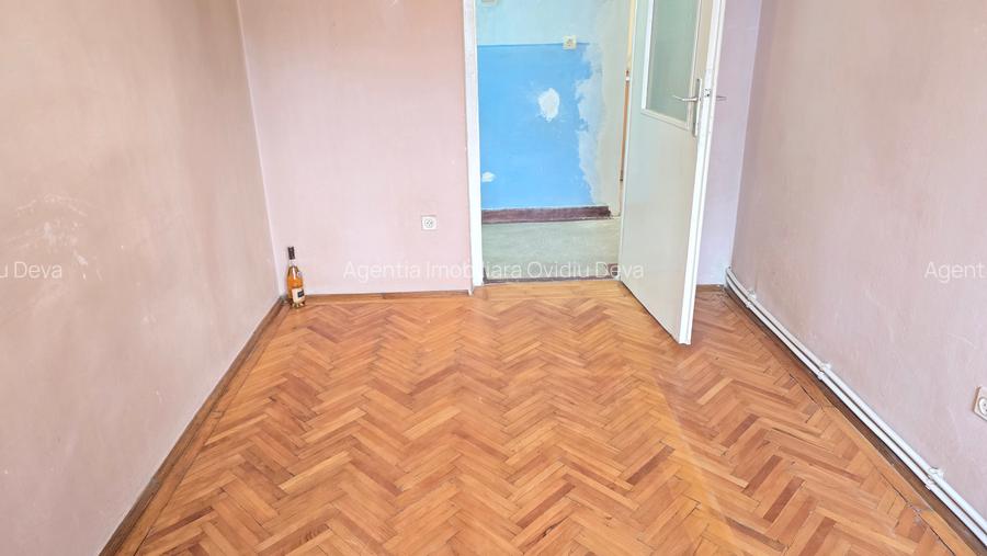 Vand apartament 2 camere decomandat in Deva, zona Gojdu, etaj 1, bloc de 4 etaje - 6