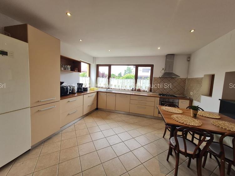 Vila spațioasă și recent renovată în Ghiroda! - 38