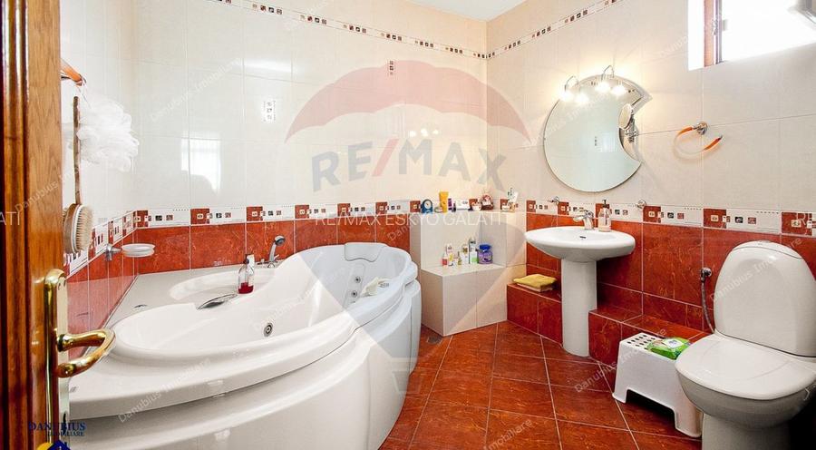 De VANZARE Casa spațioasă S+P+1E+M | Zona STIREX in Galati - 9