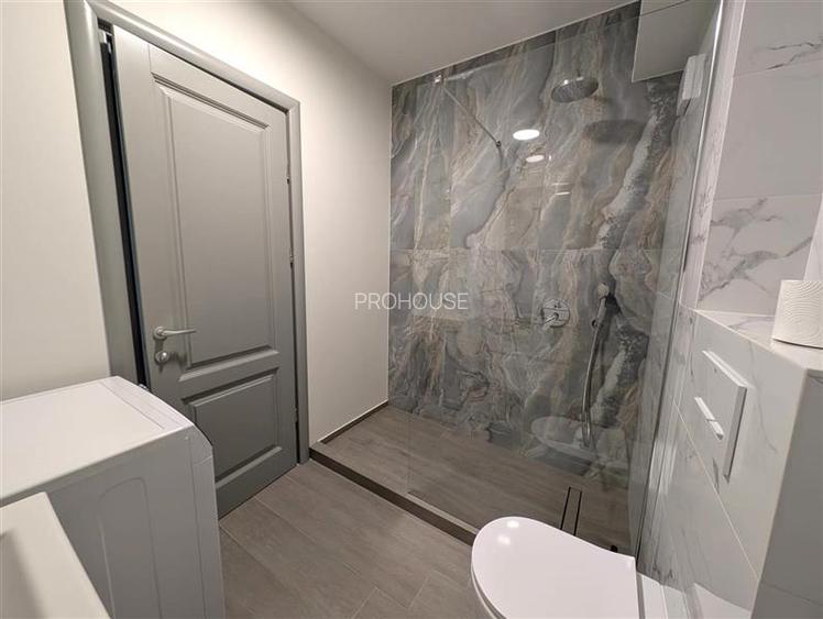 Bloc nou - langa Universitatea Bacovia si Primarie - 2 camere - mobilat si utila - 9