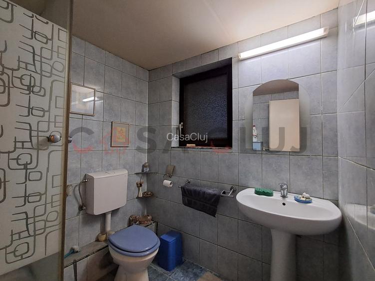 Casă calcan, Curte,  grădină, Iris!! - 8