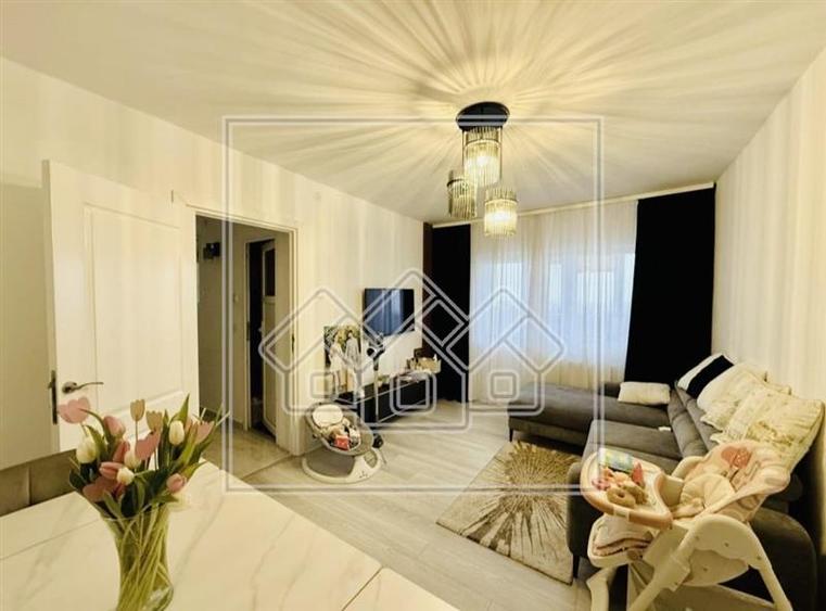 Ap cu 2 camere si balcon, 50 mp, balcon, zona Vasile Aaron
