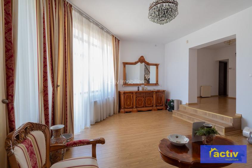 Vilă cu arhitectură aparte, spații generoase și curte intimă | Ovidiu - 11