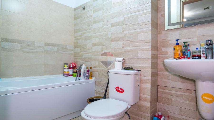 Apartament cu 3 camere de vânzare