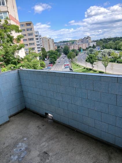 Apartament 2 camere, 51 mp, balcon generos cu panoramă superbă asupra orașului.