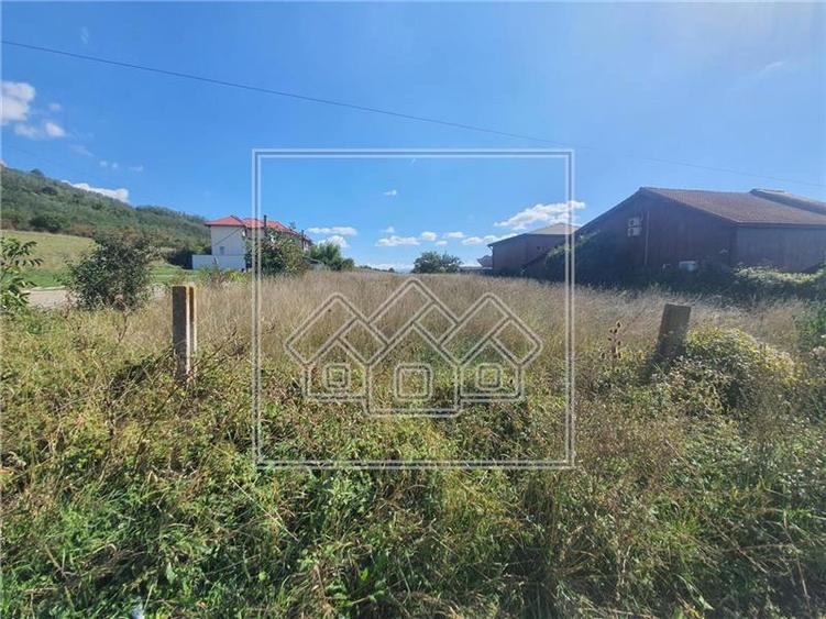 Teren intravilan - 1840 mp parcelabil - zona de case - utilitati