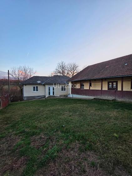 CASĂ CU TEREN  DE VÂNZARE ÎNTRO ZONĂ FRUMOASĂ SI LINISTITĂ - 2