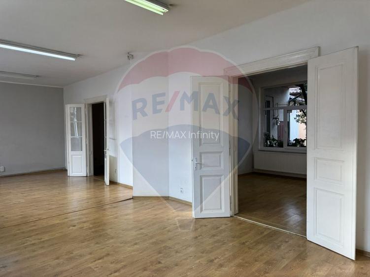 Apartament ultracentral cu curte, 2 unități locative. Str. Pitesti - 16