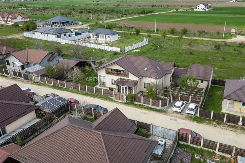 VILA INDIVIDUALA,4 CAMERE,258 MP,TEREN 700 MP,AN 2017 - 37