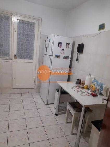 Apartament cu 3 camere in zona Crangasi - 6 minute de Metrou - 6
