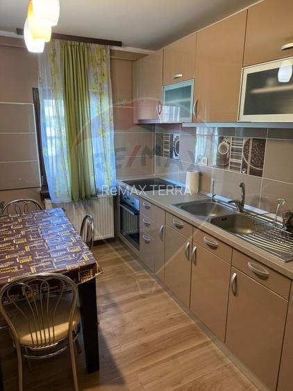 DE INCHIRIAT  APARTAMENT 4 camere zona centrala - 9
