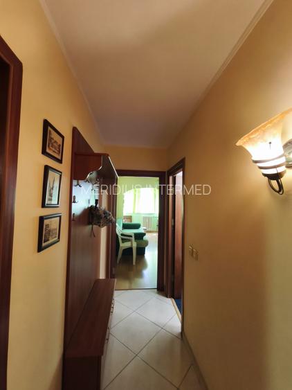 Închiriere apartament 4 camere decomandat + garaj - 18