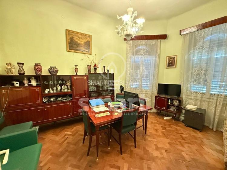 Casa in centrul istoric cu spatiu comercial si parcare proprie Zona 0 - 3