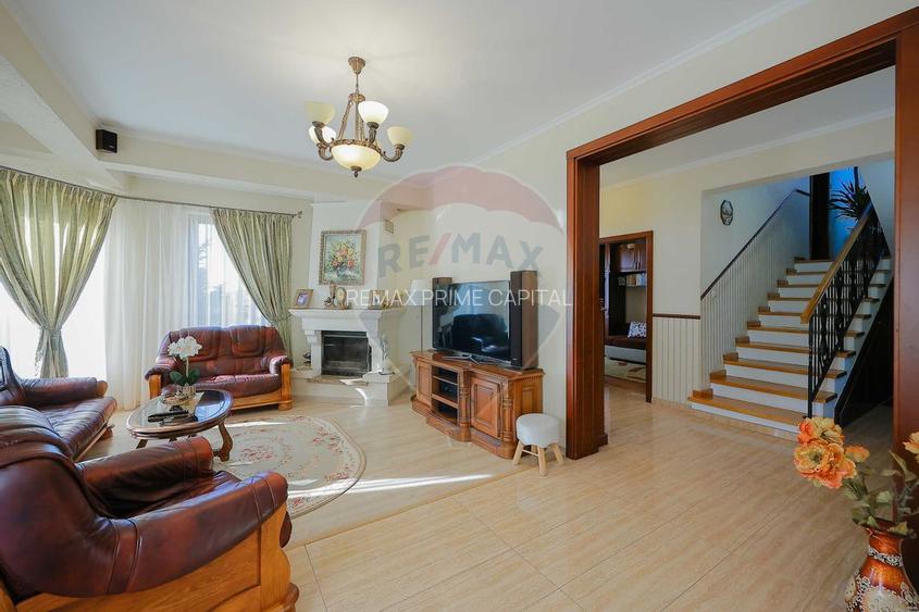 De vânzare vilă cu 7 camere, drum privat, în zona de Dealuri - 2