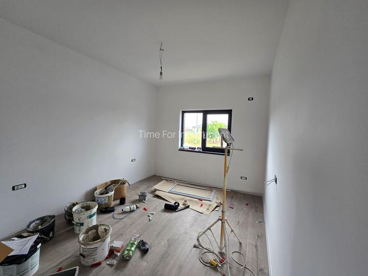 1/2 Duplex pe parter,predare la cheie  , 3 dormitoare, 2 bai, Zona Metro 2, - 7
