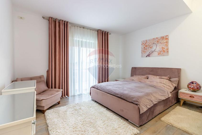 Casă / Vilă cu 5 camere de vanzare, Laguna Albastra, str. Fermei - 14