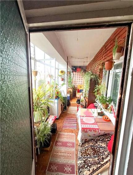 ARADULUI - 4 cam - 2 bai - 1 balcon 13mp - debara - decomandat - centrala propri - 11