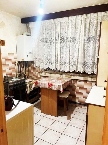 Blv. Poitiers - 3 camere decomandat, doua bai, etaj 1+2, bloc 1989 - 5