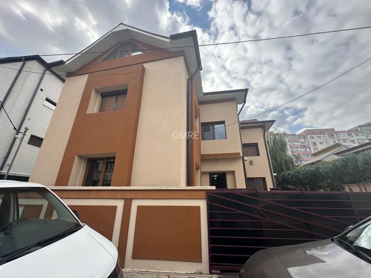 Vila individuala de vanzare cu 8 camere in zona 13 Septembrie  - 2