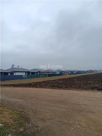 Aroneanu teren 8503 deschidere la doua strazi utilitati la ambele capete s-a dem - 4